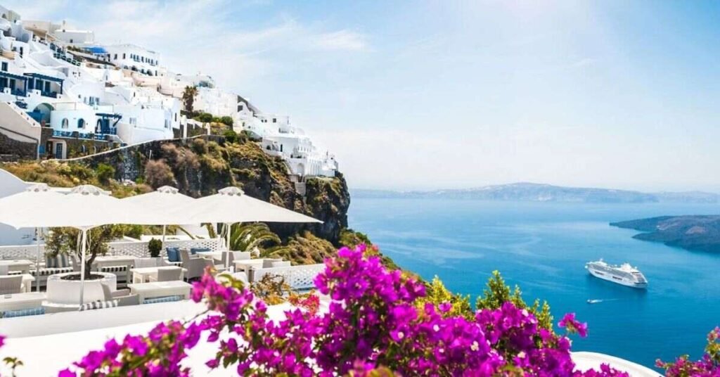 Santorini, Greece: Stunning Views and Romantic Getaways